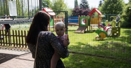 Kiedy wypłacony będzie zasiłek opiekuńczy? ZUS alarmuje o dużych opóźnieniach