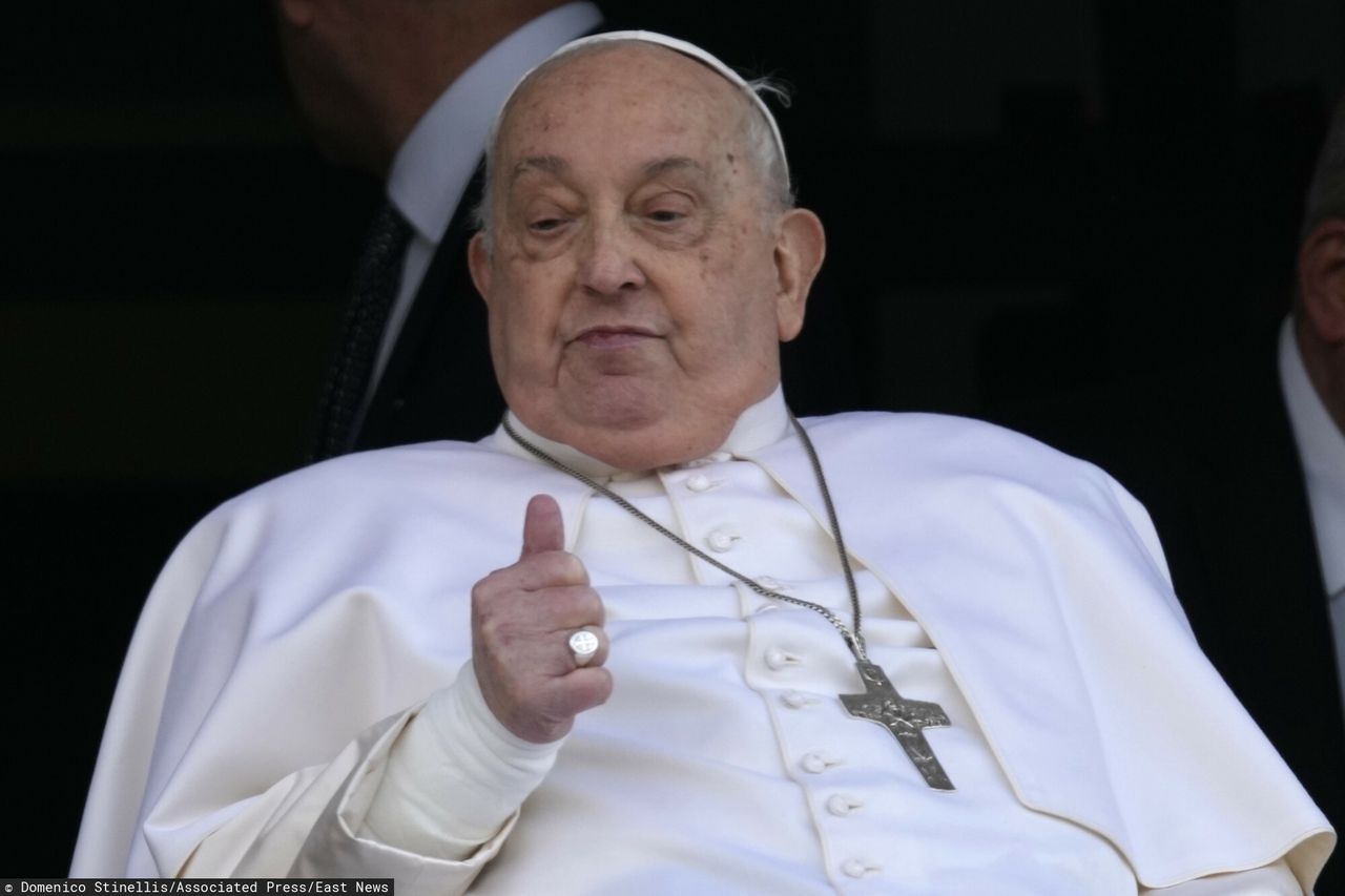 Pope Francis speaks after hospital stint; calls for peace