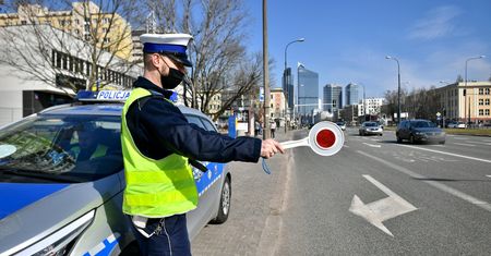 Bat na patoinfluencerów? Policja sprawdza piratów drogowych