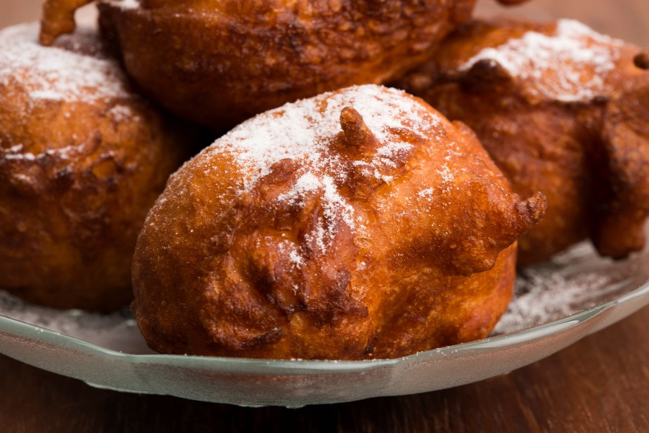 Mieszam kilka składników i wrzucam na gorący olej. Na widok tych pączków aż cieknie ślinka