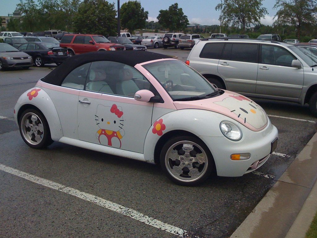 Volkswagen New Beetle Convertible Hello Kitty (fot. blog.sanriotown.com)