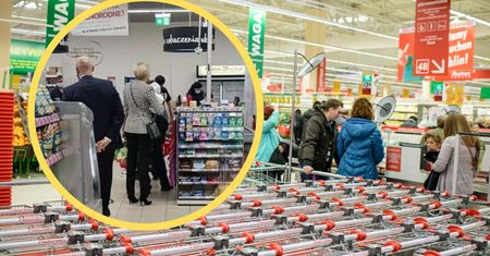 Agata Duda przyłapana na zakupach w markecie. "Sprawdzała ceny chleba"