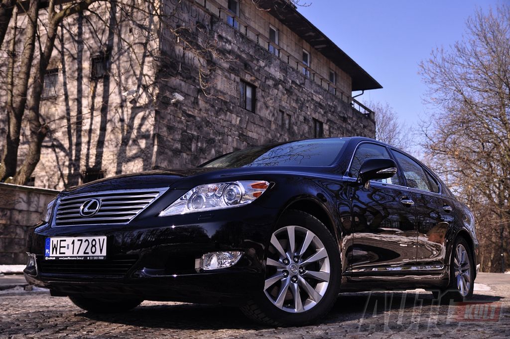 Lexus LS460 (Fot. Marcin Pogorzelski)