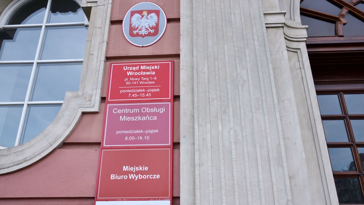 Zarzuty korupcji dla urzędników przy rejestracji pojazdów.