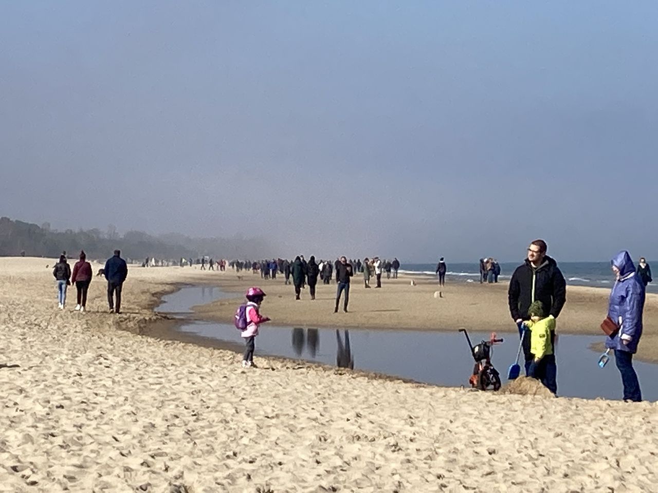 Tłumy na trójmiejskich plażach w niedzielę 20 marca br. 