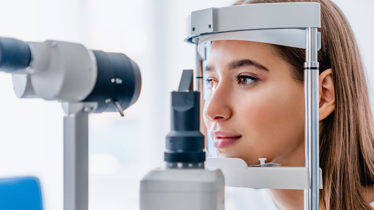 Choroba Coatsa to wrodzone schorzenie, w którym dochodzi do uszkodzenia naczyń siatkówki.