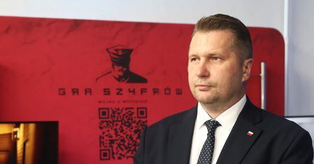 Kontrowersje w "podręczniku". Nie chcą książki od Czarnka