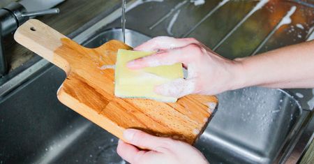 Te kuchenne przedmioty to siedliska bakterii. Szybko je wyczyść