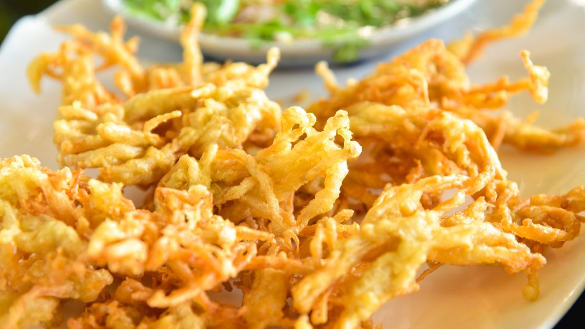 Enoki w tempurze przyjemnie chrupią