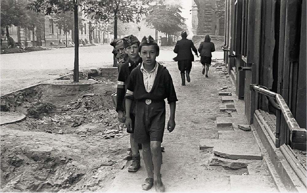 Powstanie Warszawskie: 63 dni życia i walki, czyli historia fotografów 10