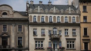 Okazałe i piękne kamienice w Krakowie czekają na fachowców, którzy przywrócą im blask. Trwają przetargi