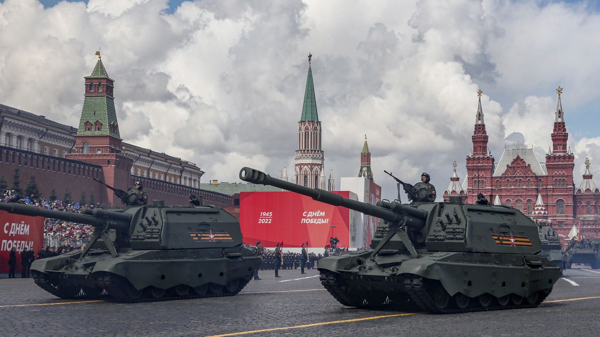 Czołgi na Placu Czerwonym w Moskwie 