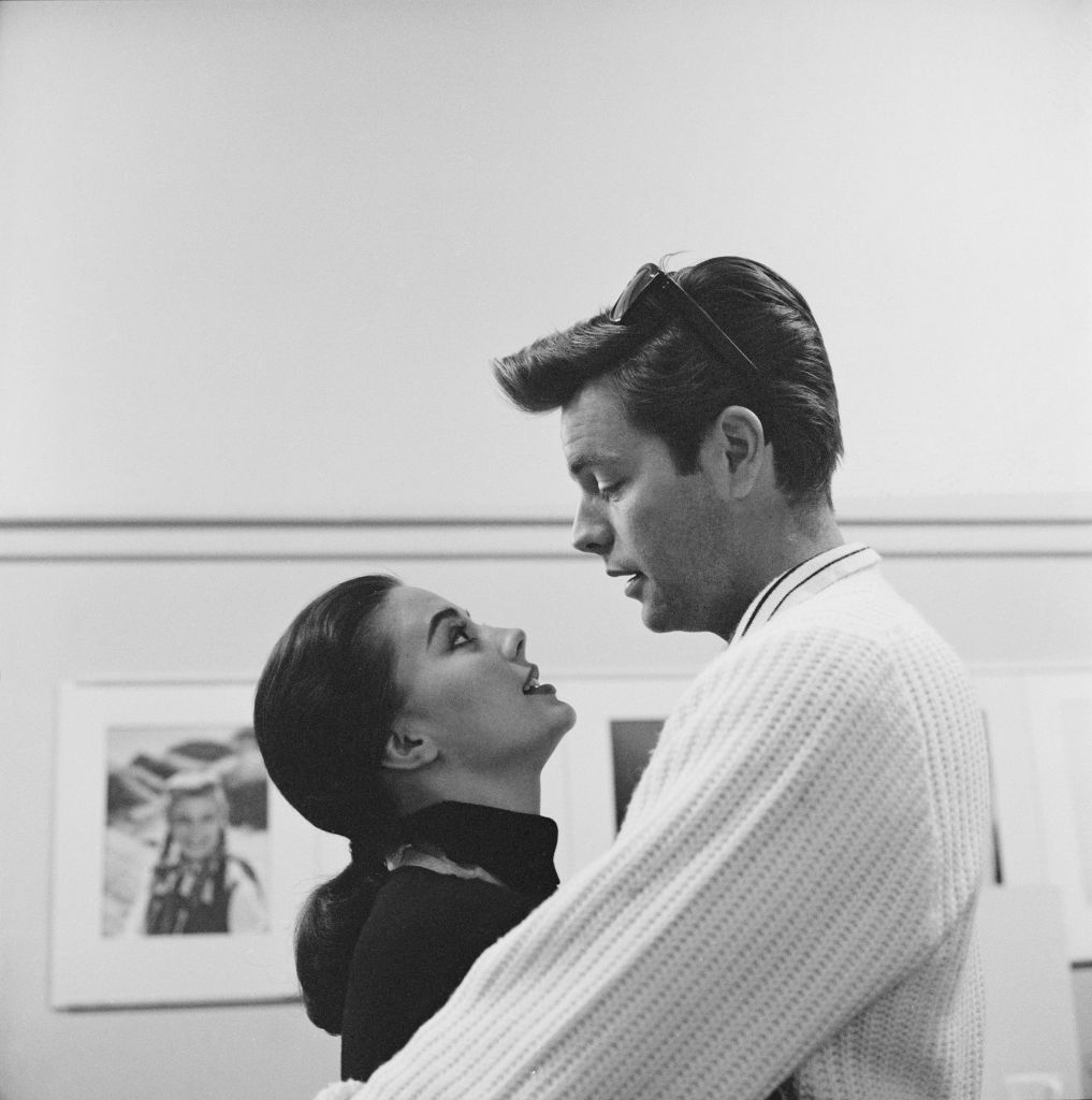 Natalie Wood and Robert WagnerAmerican actors Natalie Wood (1938 - 1981) and Robert Wagner, US, 9th May 1958. (Photo by Graphic House/Archive Photos/Getty Images)Graphic Househuty24490, neg 10335 fr 203, Two People, Waist Up