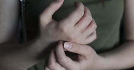 Sygnały, że jesz za dużo cukru. Ogranicz go jak najszybciej