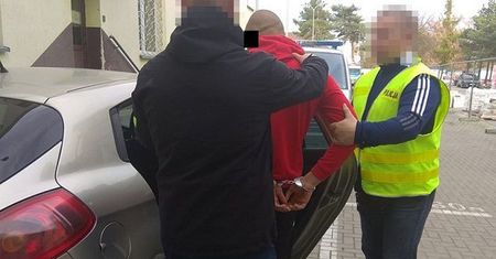 Bili i kopali po głowie przypadkowych przechodniów. 17 i 18 latek odpowiedzą za swoje czyny przed sądem