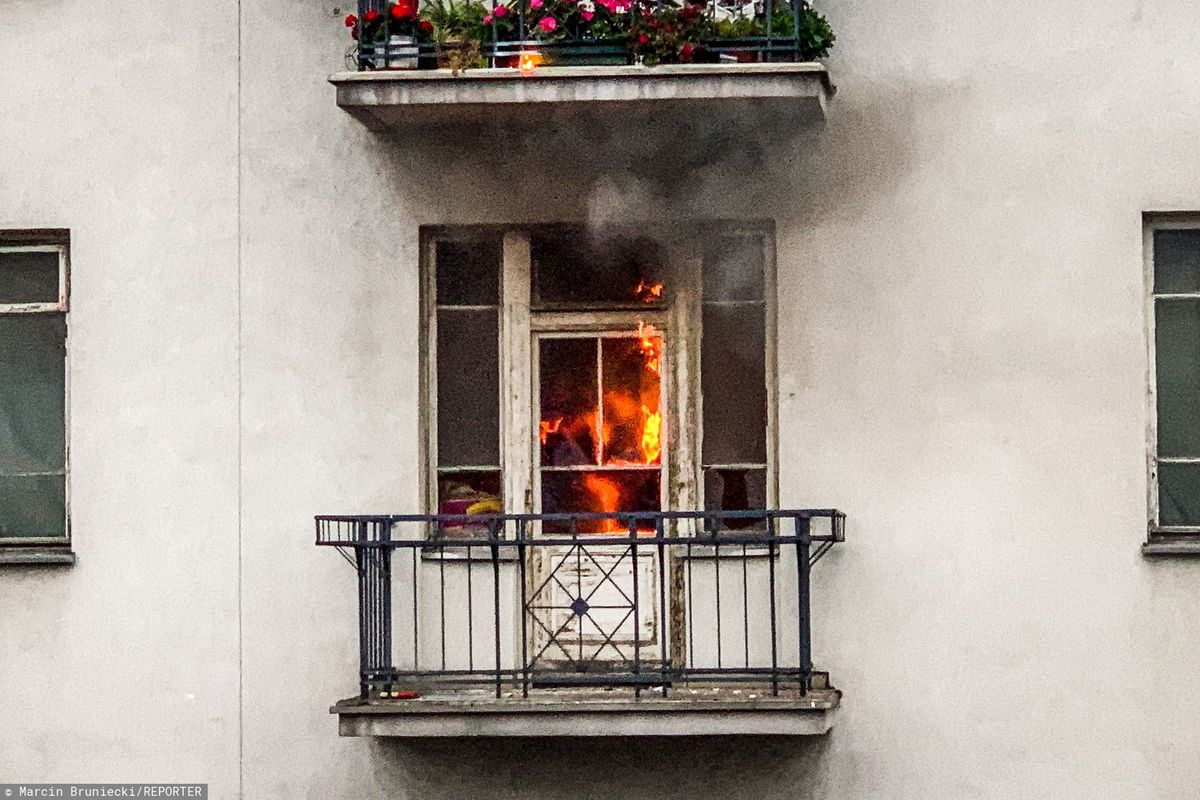 Warszawa. Pożar mieszkania przy Alei 3 Maja