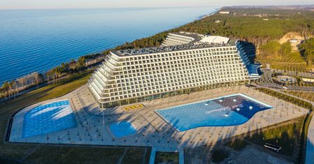 Gołębiewski w Pobierowie to nie hotel. Zaskakujące informacje