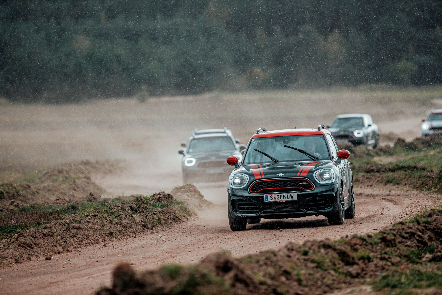 Countryman JCW poza szosą? Czemu nie, wszak to crossover.