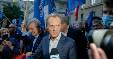 Donald Tusk: Jarosławie, nie chowaj się!