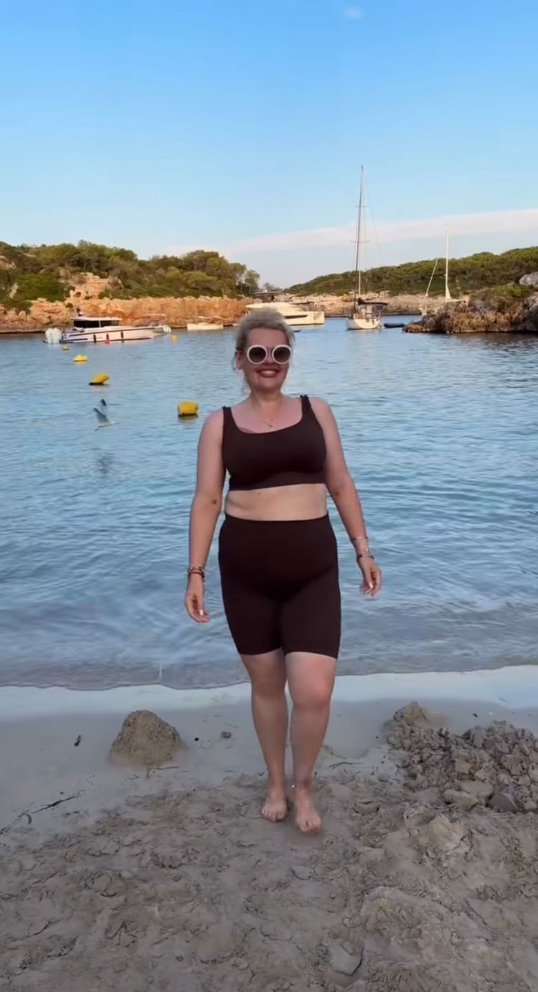 Kinga Zawodnik prezentuje brzuch