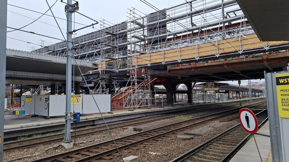 Tak powstaje nowy dworzec PKP w Częstochowie. Dużo dzieje się na budowie. Zdjęcia z piątku 21 listopada