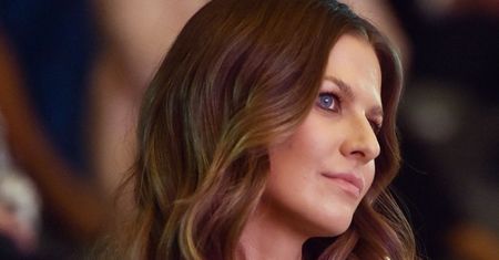 Anna Lewandowska w miniówce. Zadała szyku na Paris Fashion Week