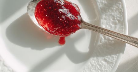 Mieszam z truskawkami i zajadam. Działa na jelita jak najlepszy balsam