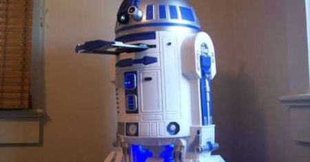 Mając takiego R2D2, Obi-Wan nigdy nie opuściłby Tatooine