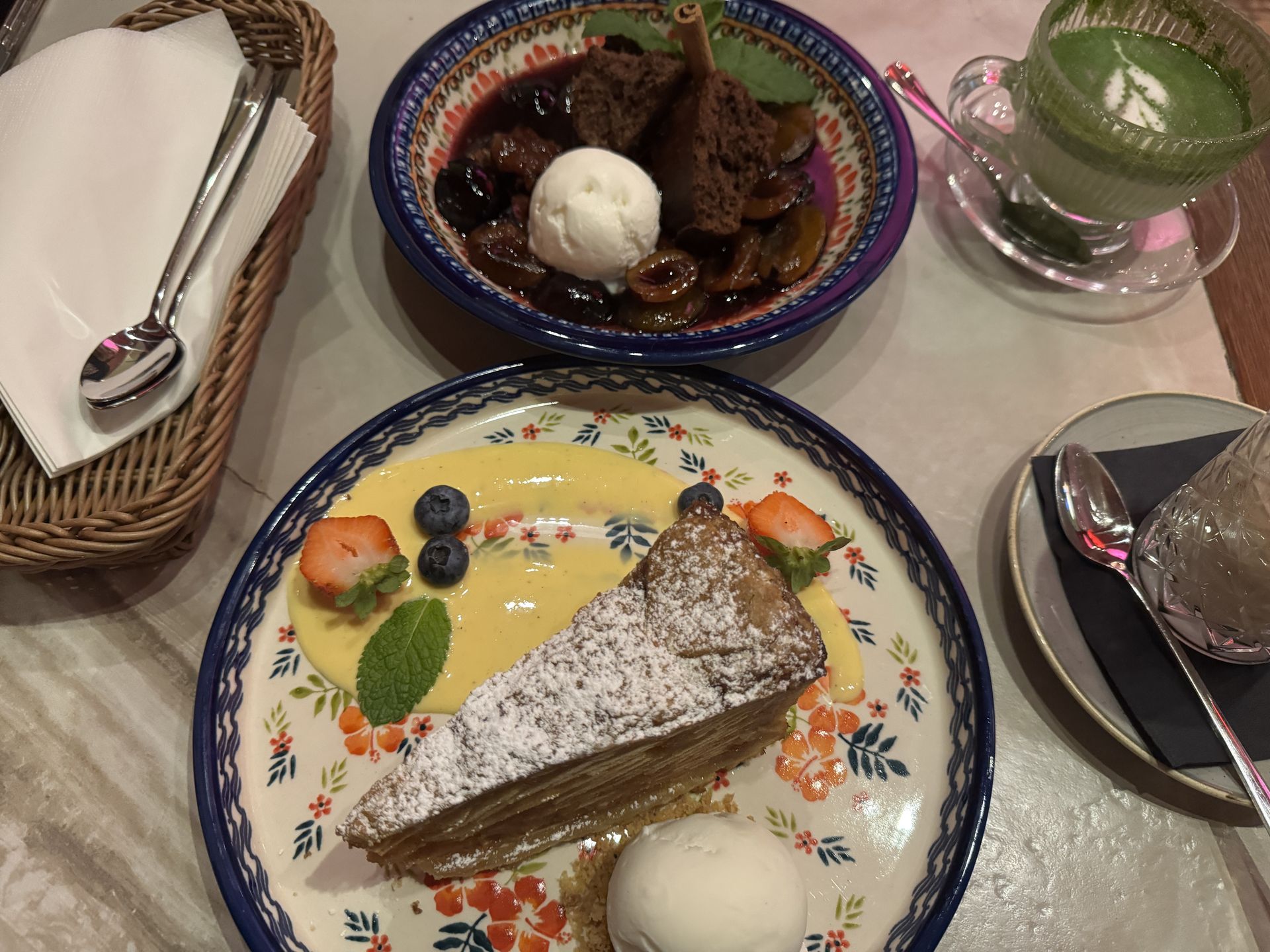 Piernik ze śliwkami i szarlotka w Zalipiankach