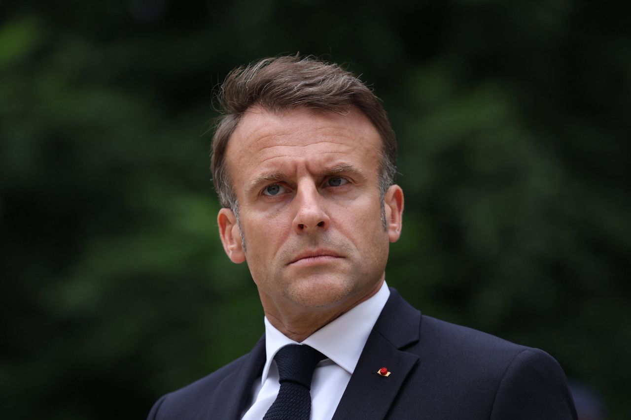 Koniec Francji, jaką znamy? "Macron popełnił bardzo duży błąd"