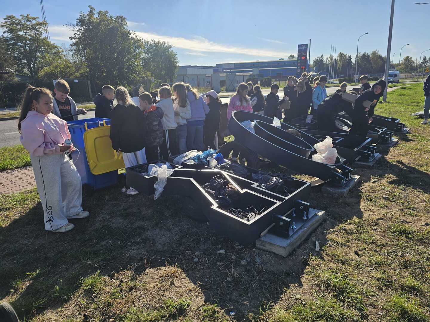 PSZOK w Ostrowcu Świętokrzyskim zyskał wyjątkową ozdobę w duchu recyklingu