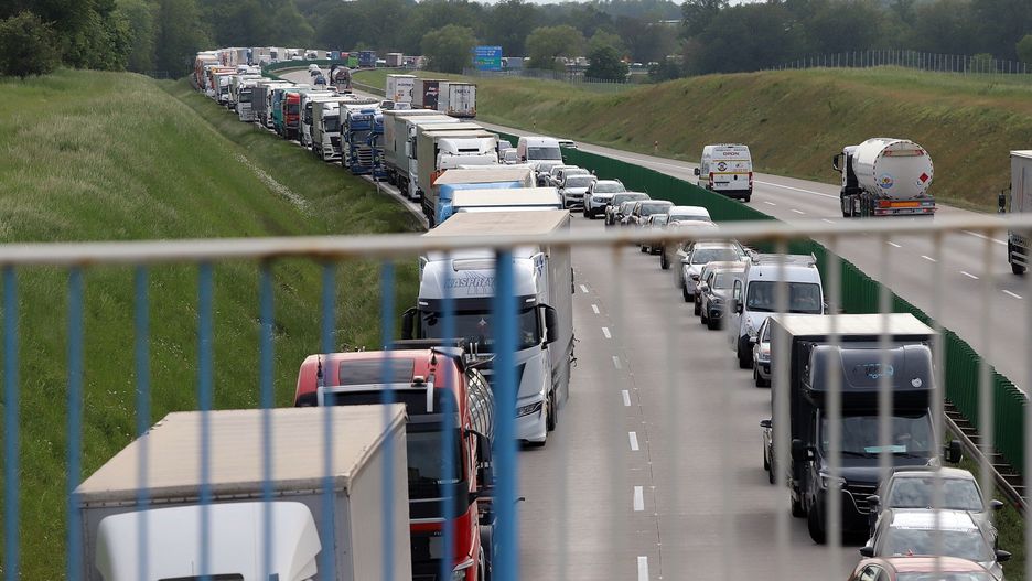 Czas oczekiwania na przejazd znacznie się wydłużył, a osoby regularnie dojeżdżające do pracy w Niemczech muszą liczyć się z dodatkowymi utrudnieniami.