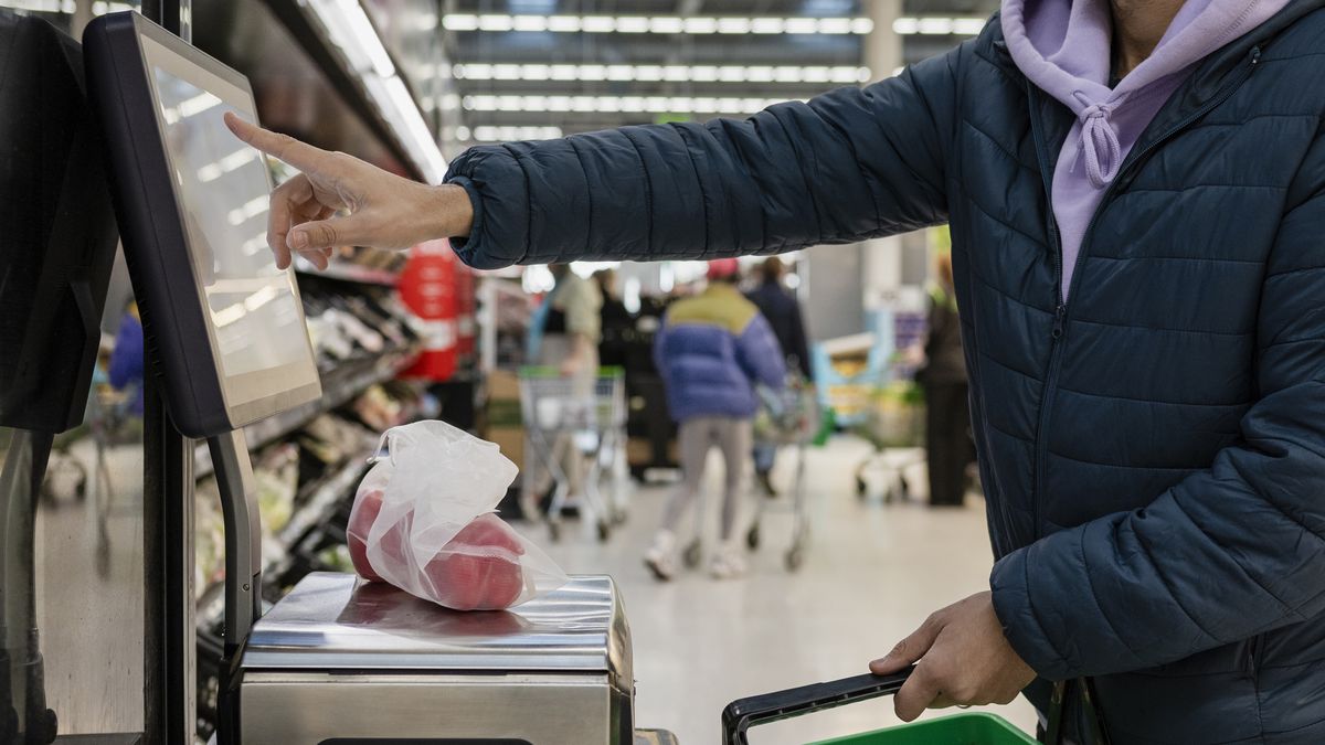 Czy da się "oszukać" kasę samoobsługową? 