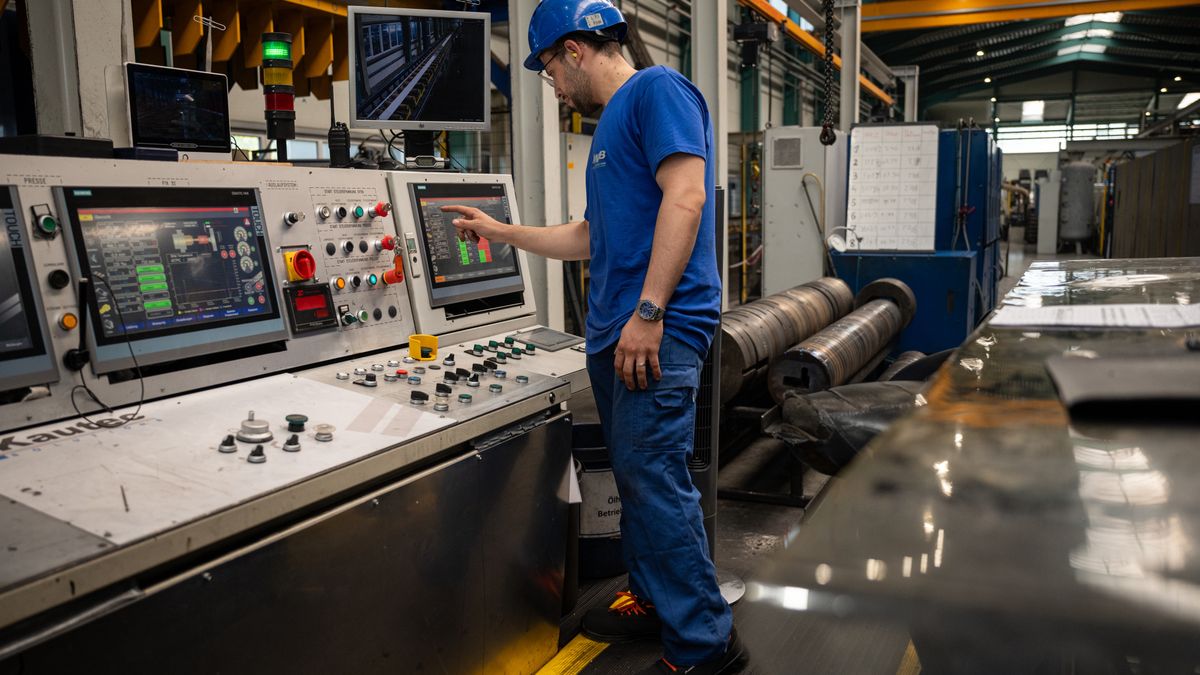 BERLIN, GERMANY - AUGUST 27: An employee works at the AWB Aluminiumwerk Berlin GmbH aluminum parts manufacturer, which employs Germans and foreign workers, some of whom are refugees, on August 27, 2024 in Berlin, Germany. Germany is facing an acute nationwide shortage of skilled labor. (Photo by Tamir Kalifa/Getty Images)