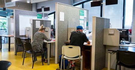 Polacy ruszyli po dodatek solidarnościowy. Tyle osób straciło pracę przez wirusa