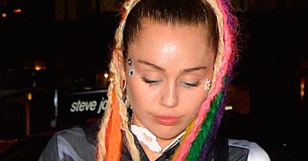 Miley z kolorowymi doczepionymi dredami!