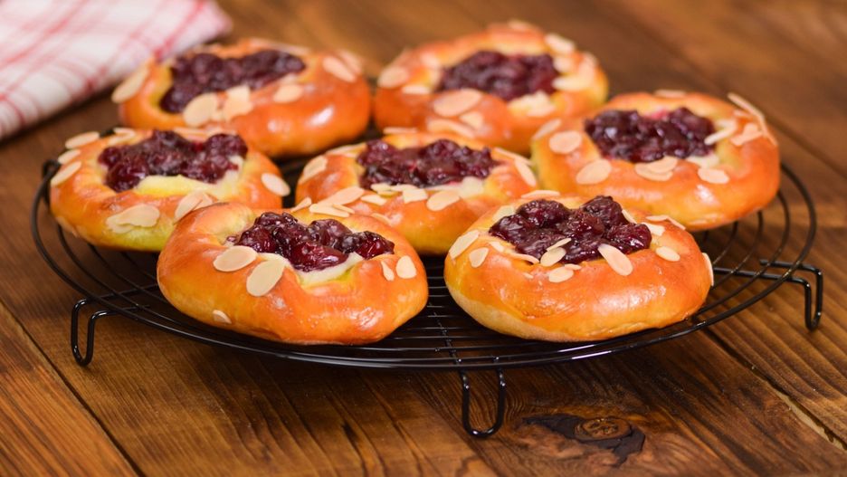 Drożdżówki z wiśniami