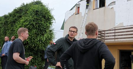 Trąba powietrzna koło Nowego Sącza. Premier na miejscu kataklizmu