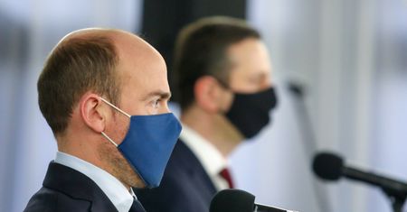 Opozycja jednym głosem. Chce powołania komisji śledczej po doniesieniach Banasia