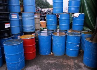 Wylali do gruntu co najmniej 700 tys. litrów niebezpiecznych substancji. Firma ukarana