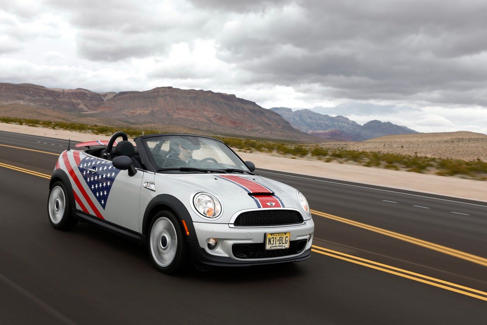 Galeria Mini jako celebracja sprzedaży półmilionowego egzemplarza w USA 262