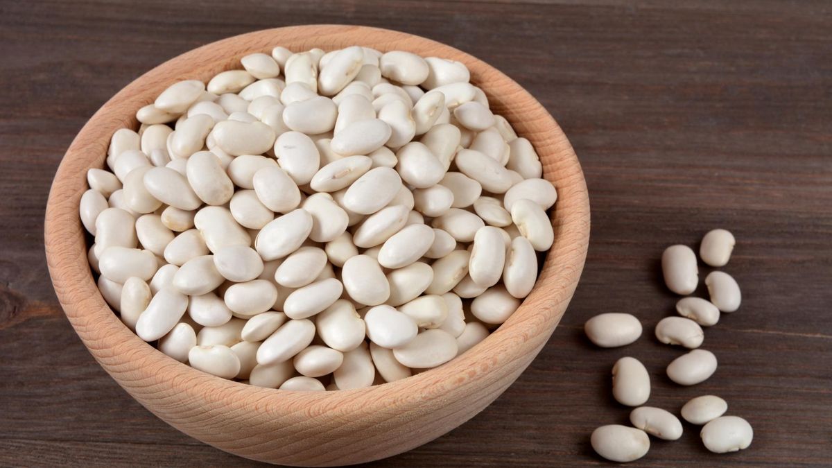 Fasola Jasiek, inaczej Jaś, to popularna odmiana klasycznej białej fasoli, którą wszyscy znamy z wielu potraw