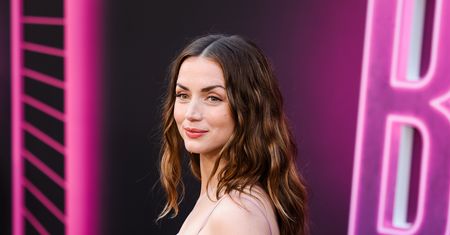 Nieco nijaka i przygaszona Ana De Armas na premierze swojego filmu