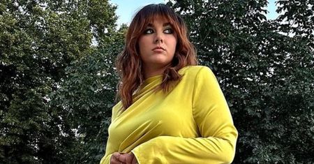 Ewa Farna gra nogą w lateksowym kozaku. Fanka zauważyła, że USUWA nieprzychylne komentarze. Zareagowała: "Sieją TRUCIZNĘ"