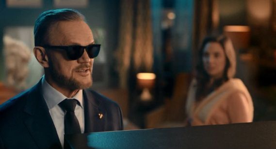 Cezary Pazura jako Agent Vectry reklamuje ofertę z Netfliksem