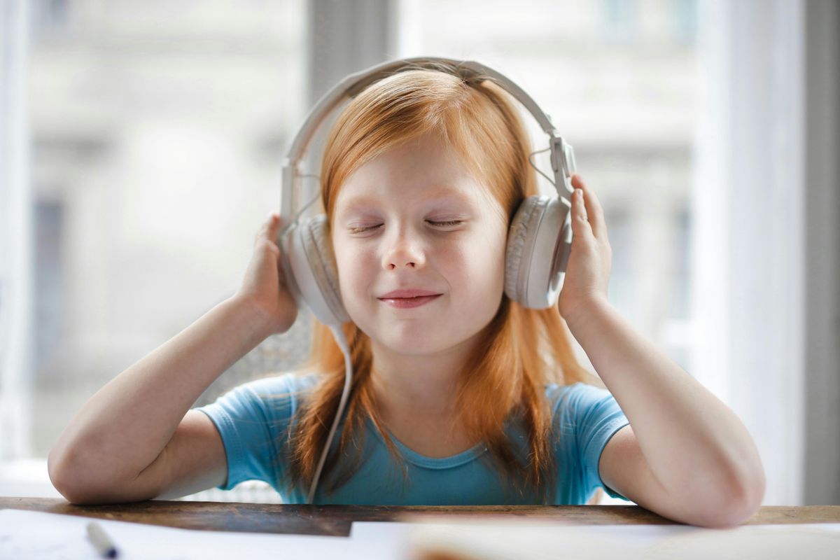 Słuchanie audiobooków to wartościowa rozrywka (Zdjęcie ilustracyjne)