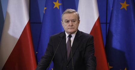 Trójka i afera ws. Listy Przebojów. Piotr Gliński mówi o "kryzysie" i odpowiada ws. wykorzystywania mediów publicznych
