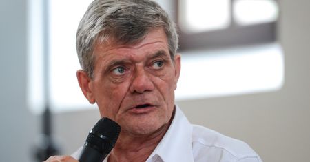Henryk Gołębiewski ma problem. Przez koronawirusa odwołano mu ważne badania