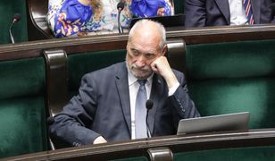 "Proszę opuścić mównicę". Macierewicz aż pokrzykiwał w Sejmie