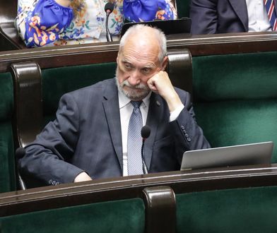 "Proszę opuścić mównicę". Macierewicz aż pokrzykiwał w Sejmie